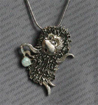 Ежик танцует с мотыльками - серебро